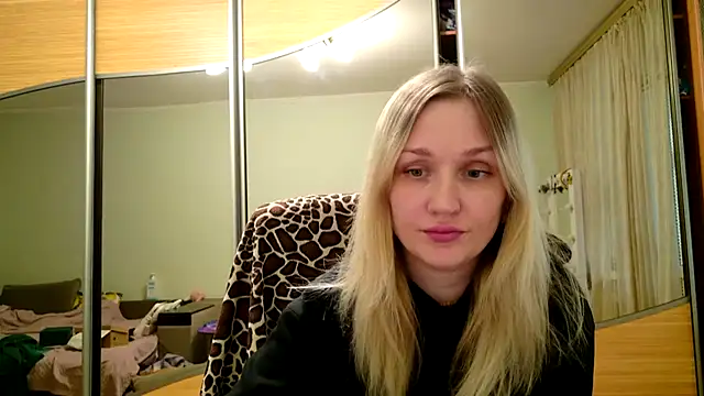 Snapshot of ModelEva chatting on 04-23-26, 01:35 ModelEva online show from 04-23-26, 01:35