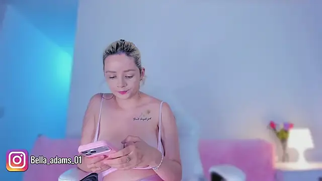 Snapshot of bella_adams_ chatting on 11-03-25, 12:02 bella adams online show from 11-03-25, 12:02