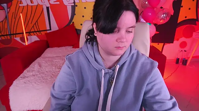 Snapshot of LittleShyy chatting on 02-19-26, 02:13 LittleShyy online show from 02-19-26, 02:13