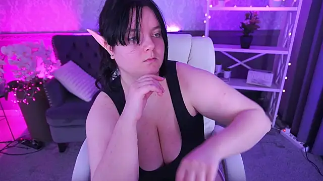 Snapshot of LittleShyy chatting on 03-11-26, 02:01 LittleShyy online show from 03-11-26, 02:01