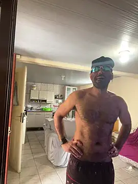 Snapshot of MILITARS chatting on 01-08-26, 07:49 MILITARS online show from 01-08-26, 07:49