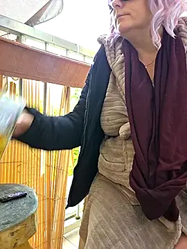 Snapshot of germanwoman01 chatting on 10-19-25, 09:54 germanwoman01 online show from 10-19-25, 09:54