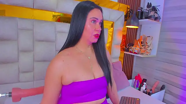 bigass monic online show from 06-05-26, 02:40