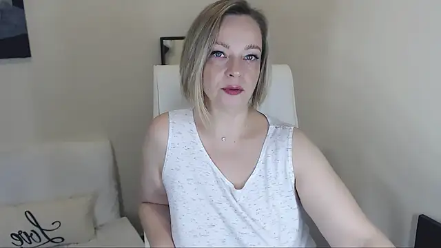 Tilly Eliot online show from 12-14-24, 03:58