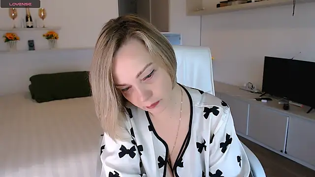 Tilly Eliot online show from 09-24-25, 01:58