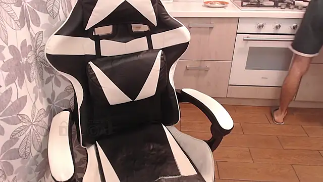 Snapshot of Mandarin4ks chatting on 03-27-26, 10:59 Mandarin4ks online show from 03-27-26, 10:59