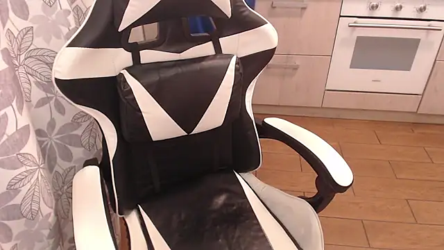 Snapshot of Mandarin4ks chatting on 04-02-26, 01:09 Mandarin4ks online show from 04-02-26, 01:09