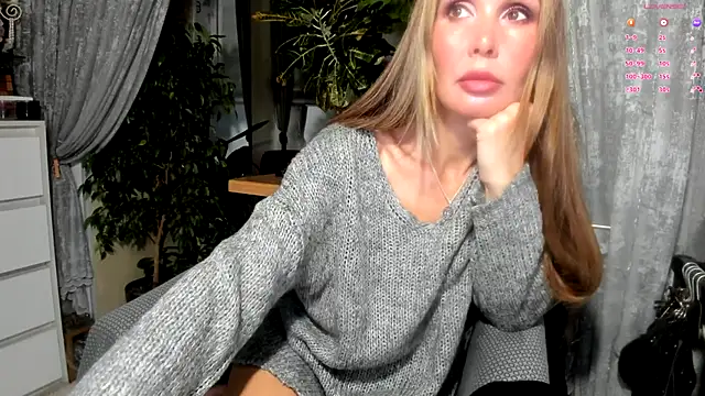 Snapshot of Aurora108 chatting on 11-07-25, 10:54 Aurora108 online show from 11-07-25, 10:54