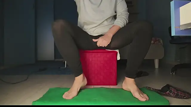 Snapshot of Sissy-Boys chatting on 01-11-25, 06:23 Sissy-Boys online show from 01-11-25, 06:23