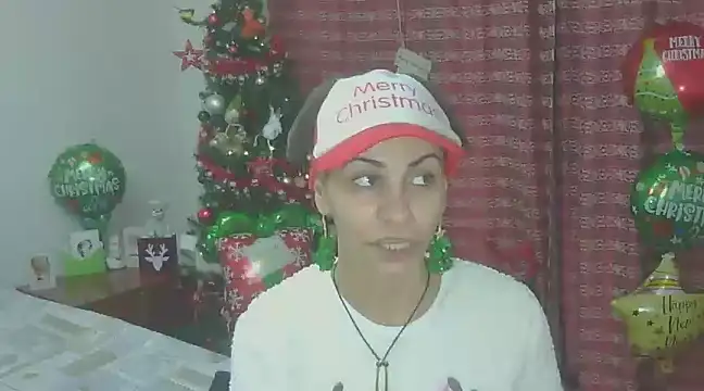 Snapshot of hotSANDRA_STARR chatting on 12-14-24, 10:50 hotSANDRA STARR online show from 12-14-24, 10:50
