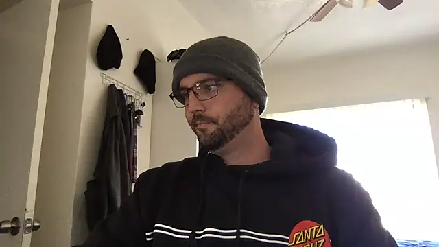 Snapshot of Fuzzyfuzbear chatting on 02-21-25, 06:04 Fuzzyfuzbear online show from 02-21-25, 06:04
