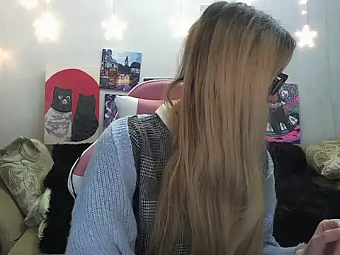 SecretSophia online show from 10-04-25, 07:34