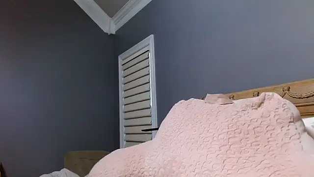 Lisaisluscious online show from 02-04-25, 01:06