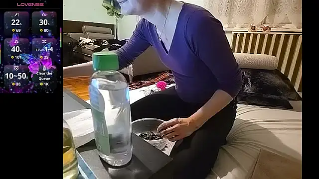 Analimado18 online show from 10-27-25, 04:55