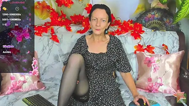 Snapshot of SelinaMoore chatting on 09-19-25, 04:40 SelinaMoore online show from 09-19-25, 04:40