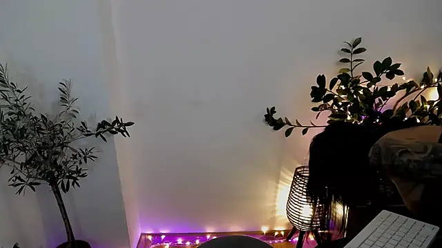 Snapshot of Xentthia chatting on 11-20-25, 03:56 Xentthia online show from 11-20-25, 03:56