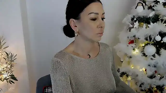 Snapshot of Xentthia chatting on 12-16-25, 02:44 Xentthia online show from 12-16-25, 02:44