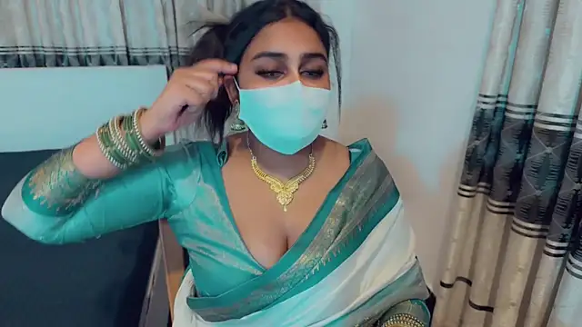 Snapshot of SonY_CaM chatting on 09-15-25, 05:13 SonY CaM online show from 09-15-25, 05:13