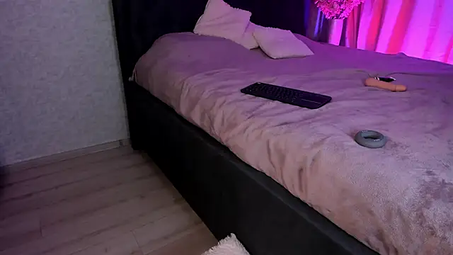 Snapshot of Kitty_Ricky chatting on 10-07-25, 04:15 Kitty Ricky online show from 10-07-25, 04:15