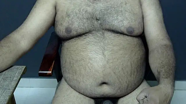 Snapshot of hairysubcub_70 chatting on 02-18-25, 01:22 hairysubcub 70 online show from 02-18-25, 01:22