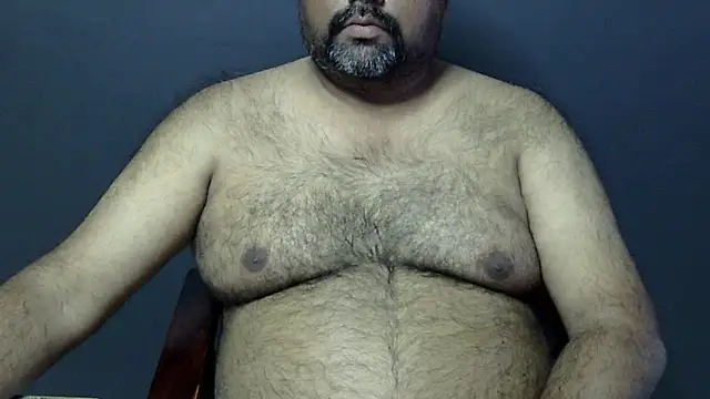Snapshot of hairysubcub_70 chatting on 03-08-25, 06:21 hairysubcub 70 online show from 03-08-25, 06:21