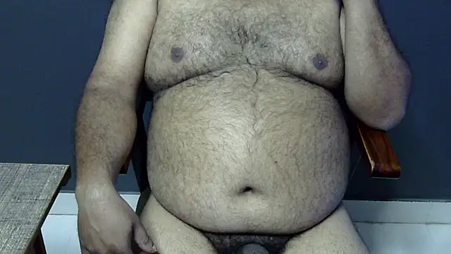 Snapshot of hairysubcub_70 chatting on 03-17-25, 06:40 hairysubcub 70 online show from 03-17-25, 06:40