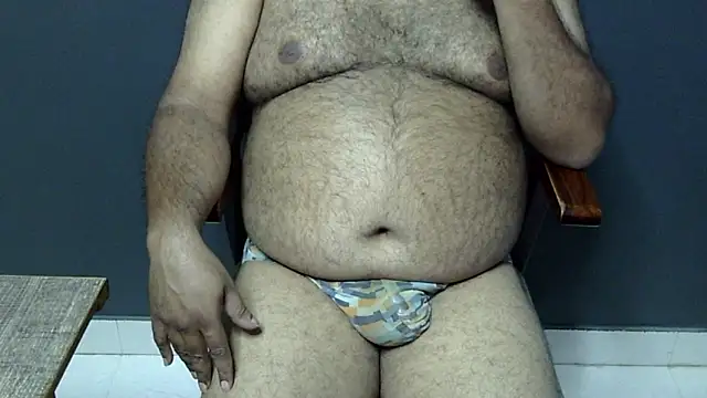 Snapshot of hairysubcub_70 chatting on 03-19-25, 10:11 hairysubcub 70 online show from 03-19-25, 10:11