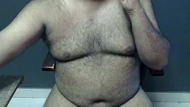 Snapshot of hairysubcub_70 chatting on 09-15-25, 07:41 hairysubcub 70 online show from 09-15-25, 07:41