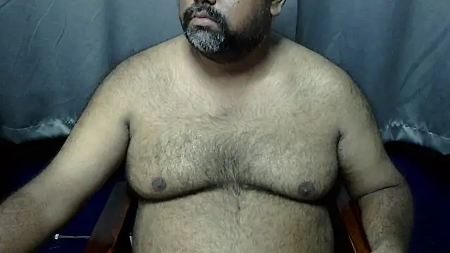 Snapshot of hairysubcub_70 chatting on 10-03-25, 04:42 hairysubcub 70 online show from 10-03-25, 04:42