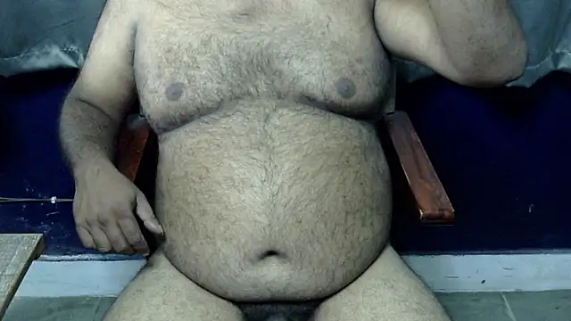 Snapshot of hairysubcub_70 chatting on 10-13-25, 07:41 hairysubcub 70 online show from 10-13-25, 07:41