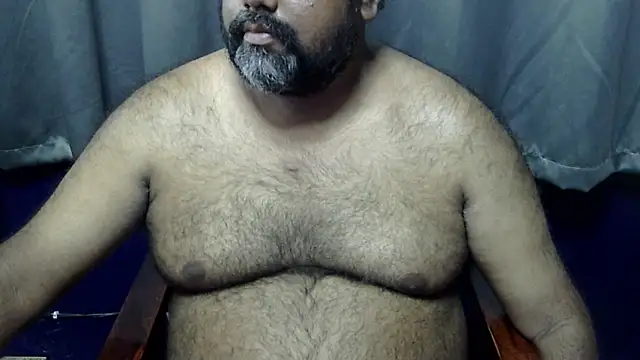 Snapshot of hairysubcub_70 chatting on 10-24-25, 08:33 hairysubcub 70 online show from 10-24-25, 08:33
