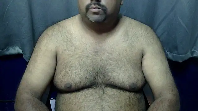 Snapshot of hairysubcub_70 chatting on 10-26-25, 05:24 hairysubcub 70 online show from 10-26-25, 05:24