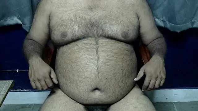 Snapshot of hairysubcub_70 chatting on 10-30-25, 03:35 hairysubcub 70 online show from 10-30-25, 03:35