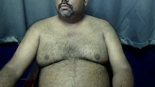 Snapshot of hairysubcub_70 chatting on 10-31-25, 03:51 hairysubcub 70 online show from 10-31-25, 03:51