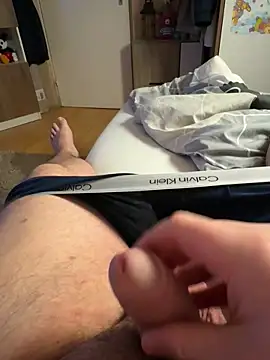 Snapshot of Tomi2244 chatting on 03-19-26, 10:25 Tomi2244 online show from 03-19-26, 10:25