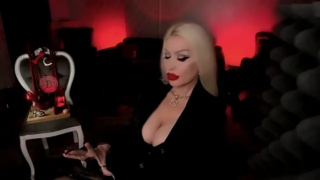 Snapshot of GreedyFinDom chatting on 12-20-24, 03:36 GreedyFinDom online show from 12-20-24, 03:36