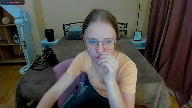 CharmedDoll online show from 06-20-26, 12:19