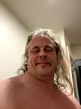 Snapshot of zeus337 chatting on 11-18-25, 02:17 zeus337 online show from 11-18-25, 02:17