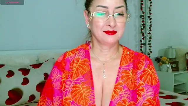 Snapshot of Tyana40 chatting on 08-05-26, 01:08 Tyana40 online show from 08-05-26, 01:08