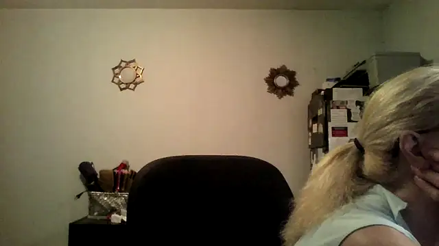 XTRAHORNYONE online show from 10-17-25, 07:27