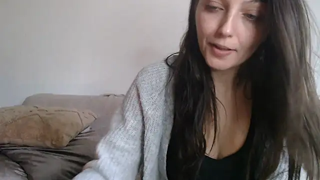 Snapshot of Katze22 chatting on 12-15-24, 12:38 Katze22 online show from 12-15-24, 12:38