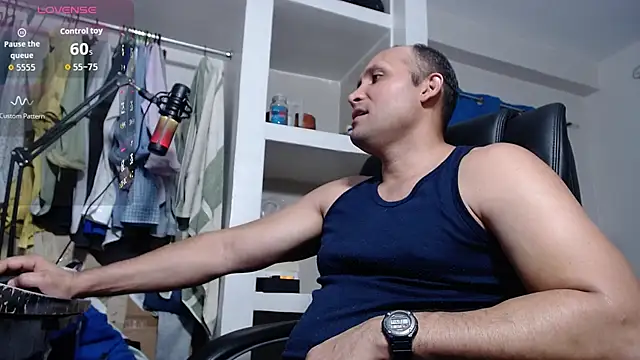 Snapshot of lewislamxxx_hot chatting on 11-08-25, 11:14 lewislamxxx hot online show from 11-08-25, 11:14