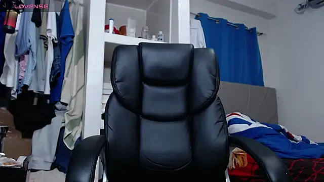 Snapshot of lewislamxxx_hot chatting on 02-19-26, 11:01 lewislamxxx hot online show from 02-19-26, 11:01