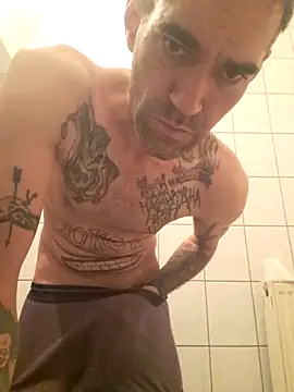 Snapshot of 2223joker chatting on 11-06-25, 02:18 2223joker online show from 11-06-25, 02:18