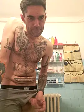 Snapshot of 2223joker chatting on 01-12-26, 02:22 2223joker online show from 01-12-26, 02:22