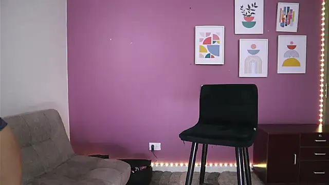 Snapshot of Steph_F chatting on 10-17-25, 04:26 Steph F online show from 10-17-25, 04:26