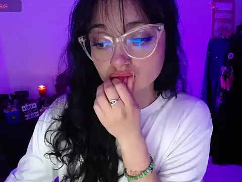 Snapshot of Alexa-Sweet69 chatting on 12-12-24, 03:32 Alexa-Sweet69 online show from 12-12-24, 03:32