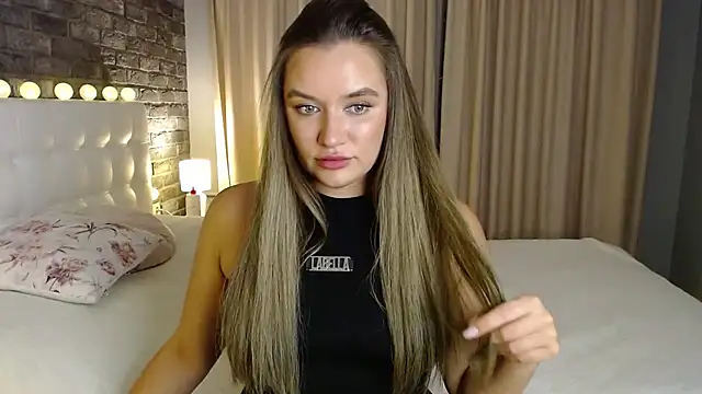 Snapshot of starrydoll chatting on 10-23-25, 03:44 starrydoll online show from 10-23-25, 03:44