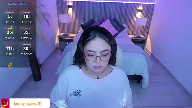 emmy walker online show from 10-03-25, 11:07