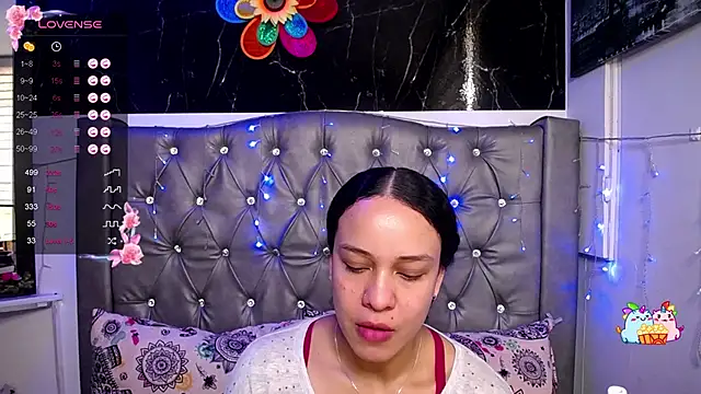 Snapshot of LAILAGUMMY chatting on 12-17-24, 07:37 LAILAGUMMY online show from 12-17-24, 07:37